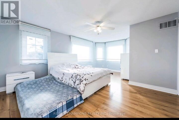 Property Photo: 5284 Richborough Drive ON L5R 3J8