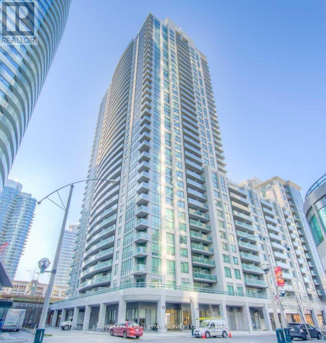 Property Photo: 19 Grand Trunk Crescent 1510 ON M5J 3A3