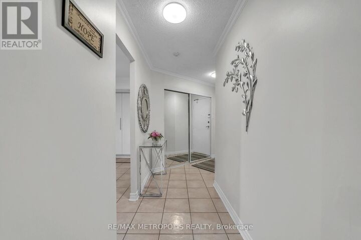 Property Photo:  2470 Eglinton Avenue West 1604  ON M6M 5E7 