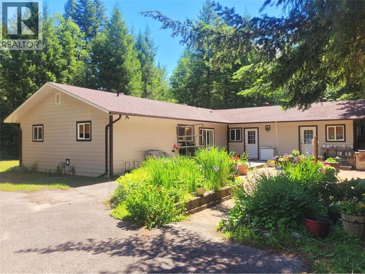 Property Photo: 342 Schmidt Road BC V0E 1N2