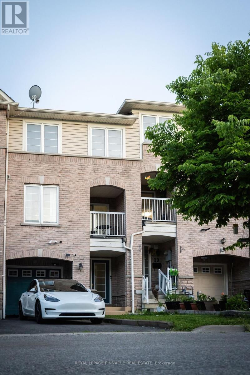 Property Photo: 17 Thornharrold Street ON L1S 0B5