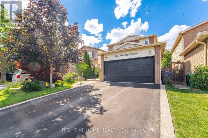 Property Photo:  7013 Hickling Crescent  ON L5N 5A6 