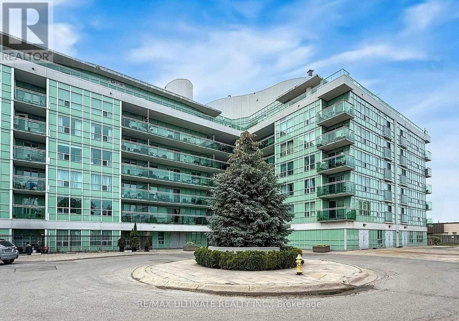 Property Photo: 60 Fairfax Crescent 425 ON M1L 0E1