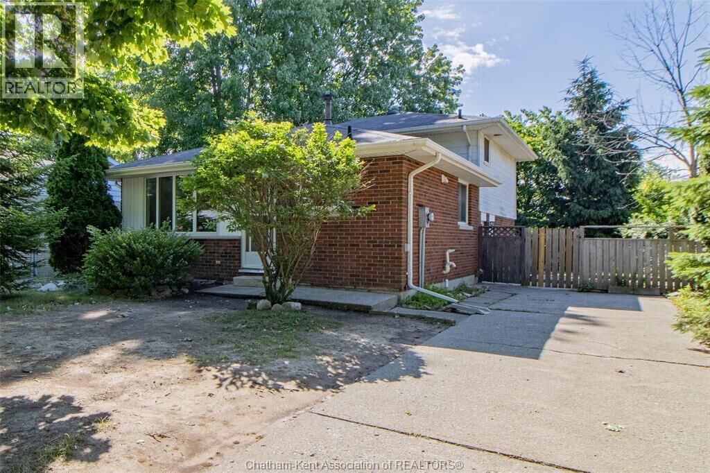 Property Photo: 28 Sudbury Drive ON N7L 2K2