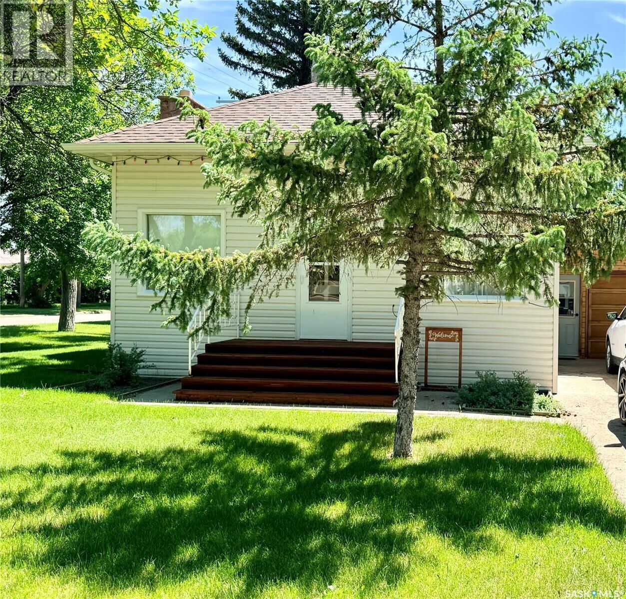 Property Photo: 201 3rd Street E SK S0N 1Z0