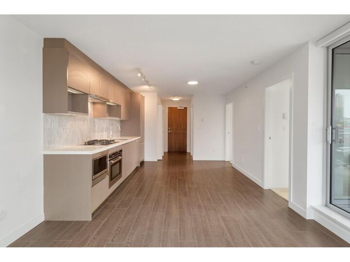 Photo de la propriété:  13750 100 Avenue 809  BC V3T 0L3 