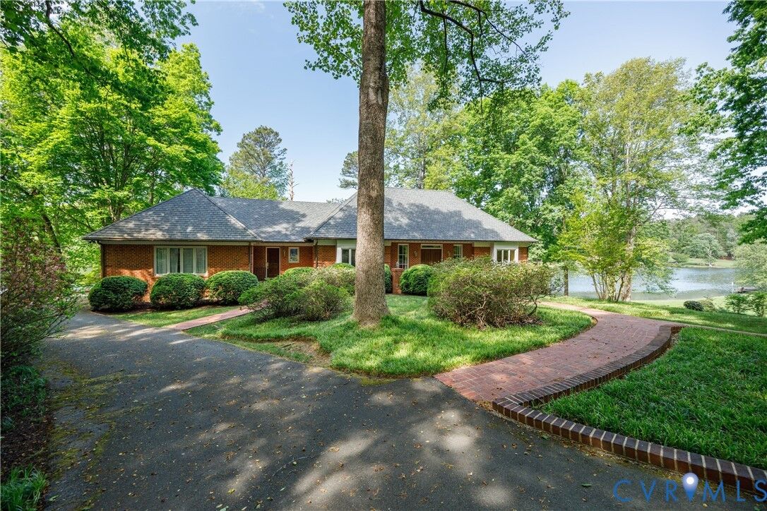 Property Photo: 14491 Three Oaks Terrace VA 23192