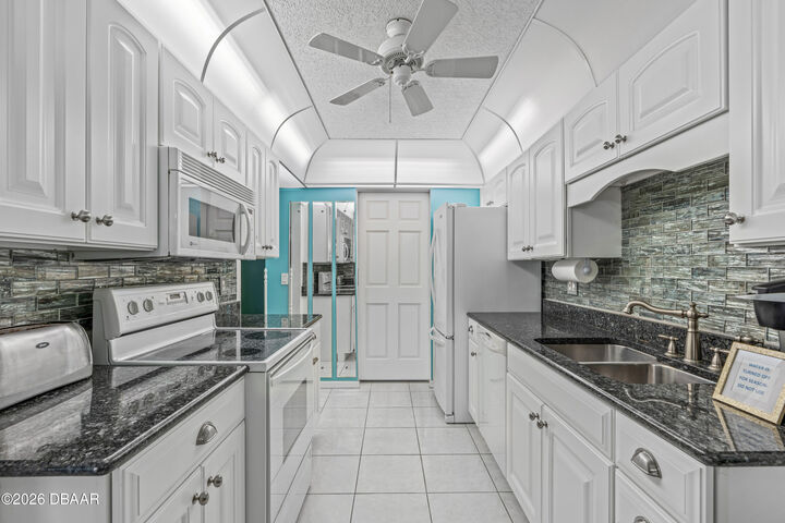 Property Photo: 101 Bent Tree Drive 15 FL 32114