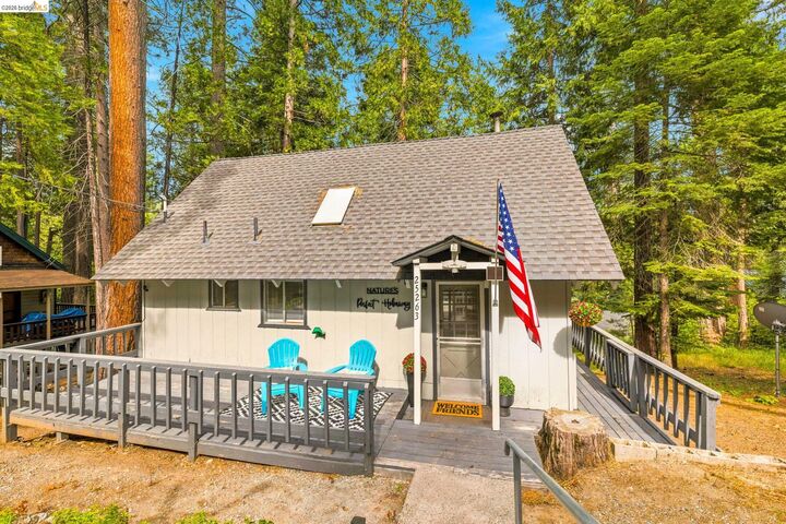 Property Photo: 25263 Deborah Dr CA 95335