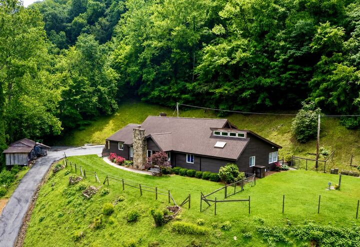 Property Photo:  182 Jimmies Creek  KY 41559 