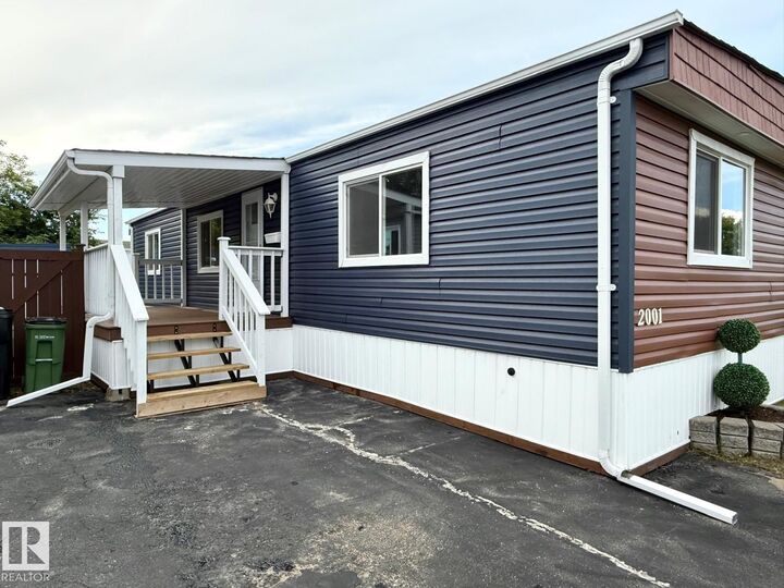Property Photo: 2001 West View Green NW AB T5S 1T6