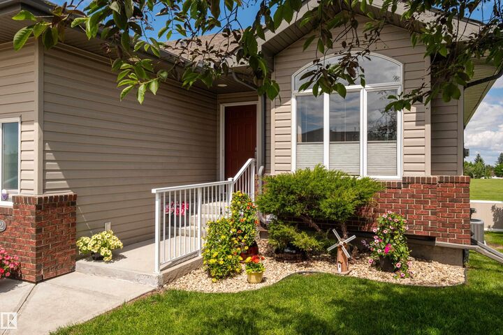 Property Photo:  18 Charlton Way 32  AB T8H 2L6 