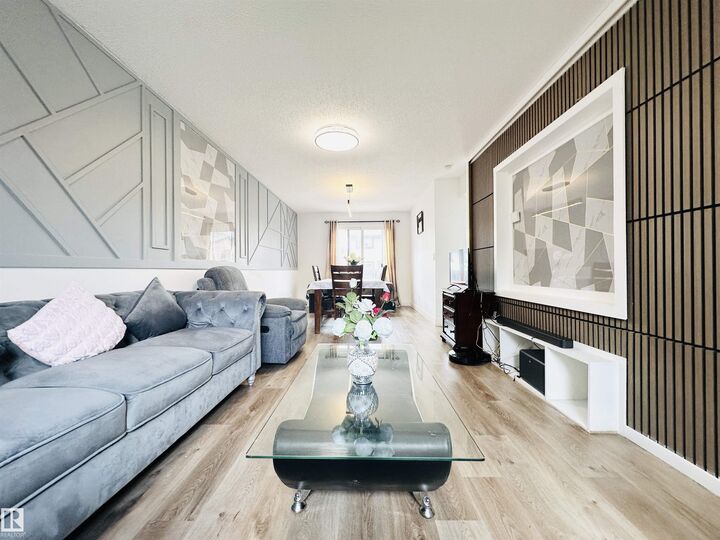 Property Photo: 40 Pinecliff Close AB T1Y 4N5