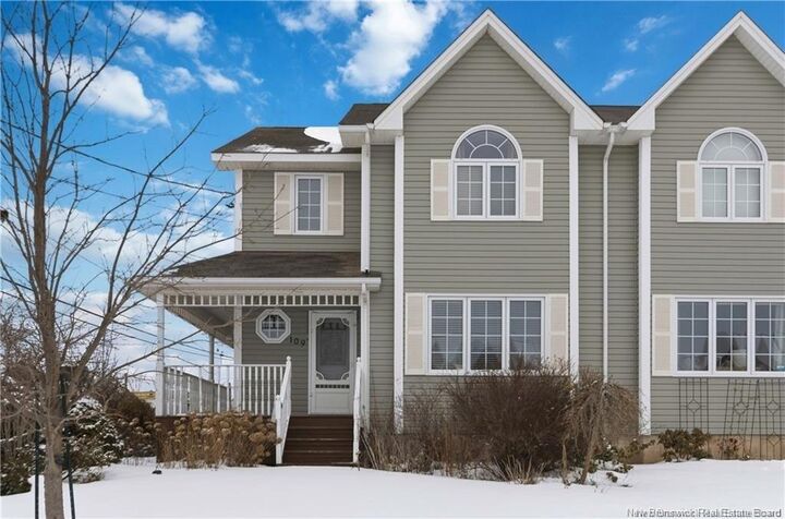 109 Stillwater Drive — photo 1