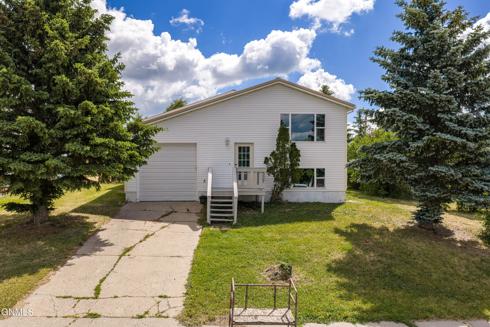 Property Photo:  307 7th Street S  ND 58563 