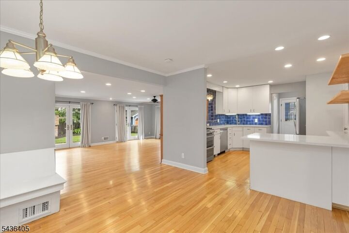 Property Photo:  424 Colonial Ave  NJ 07090 