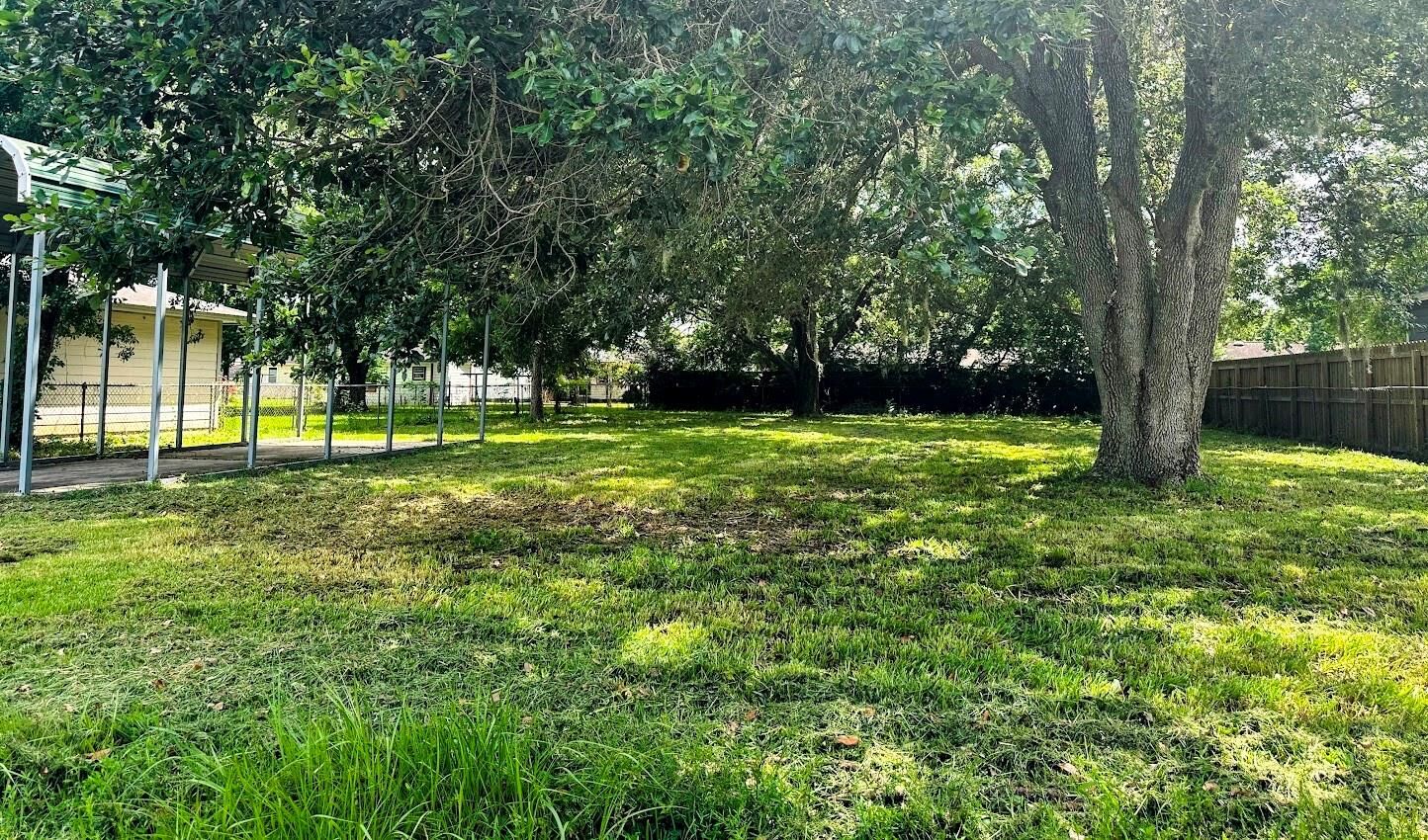 Property Photo:  211 Hickory Street  TX 77480 