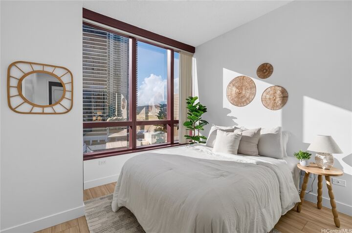 Property Photo: 725 Kapiolani Boulevard 1004 HI 96813