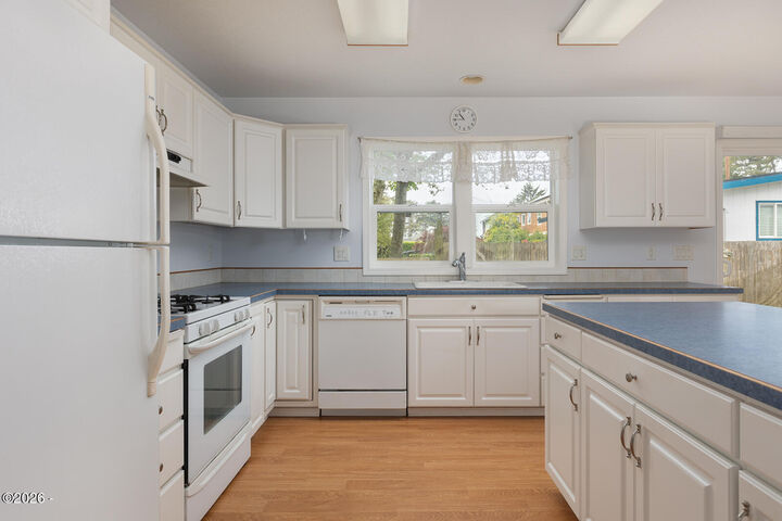 Property Photo:  3467 NW Oar Avenue  OR 97367 