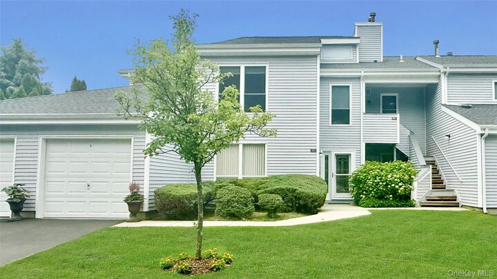 Property Photo:  102 Hampton Vista Drive  NY 11949 