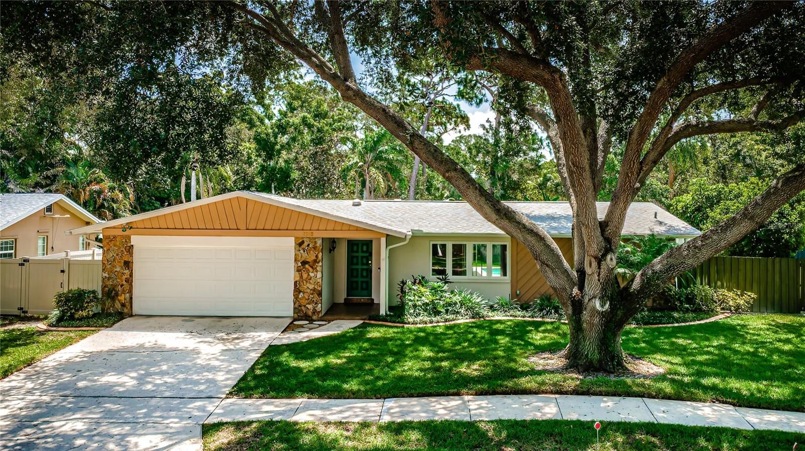 Property Photo: 2093 Ashbury Drive FL 33764