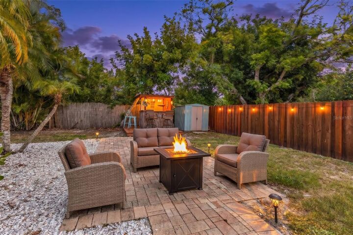 Property Photo:  1664 Lakeview Place  FL 34223 