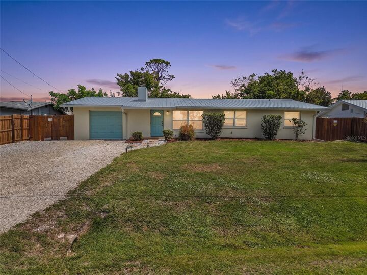 Property Photo:  1664 Lakeview Place  FL 34223 