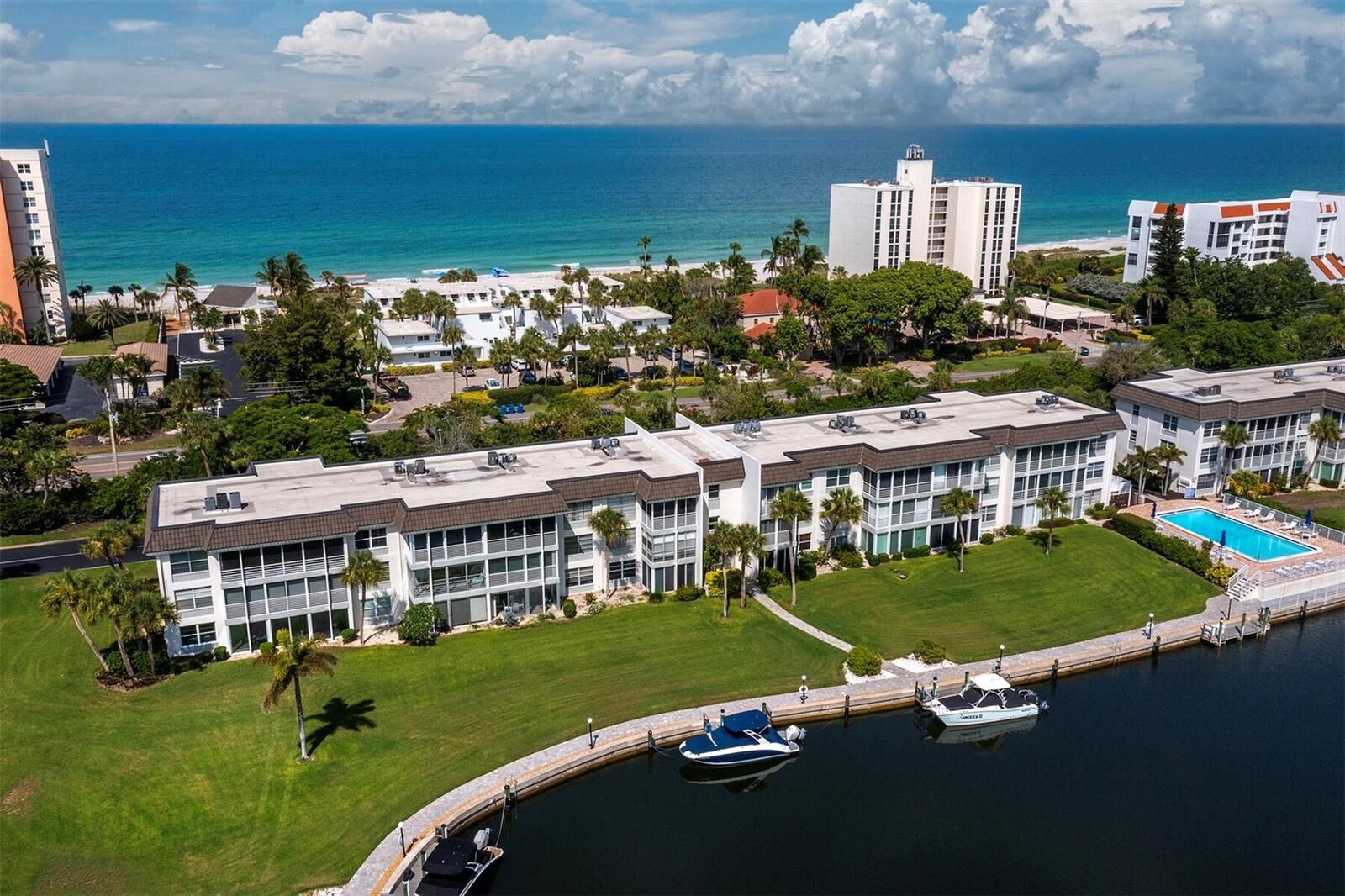 Property Photo: 4350 Chatham Drive 105 FL 34228