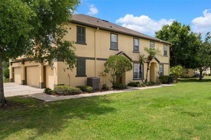 Property Photo:  27642 Pleasure Ride Loop  FL 33544 