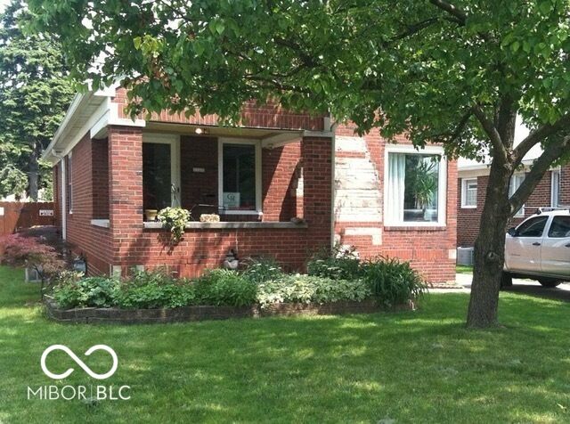 Property Photo:  1109 N Downey Avenue  IN 46219 
