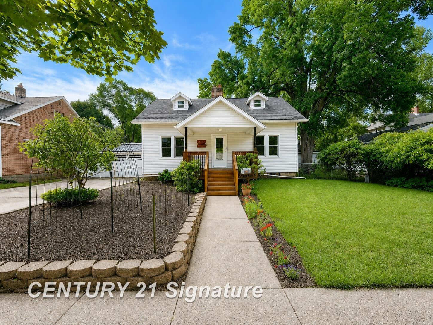 Property Photo:  212 Auburn Street  MI 48640 