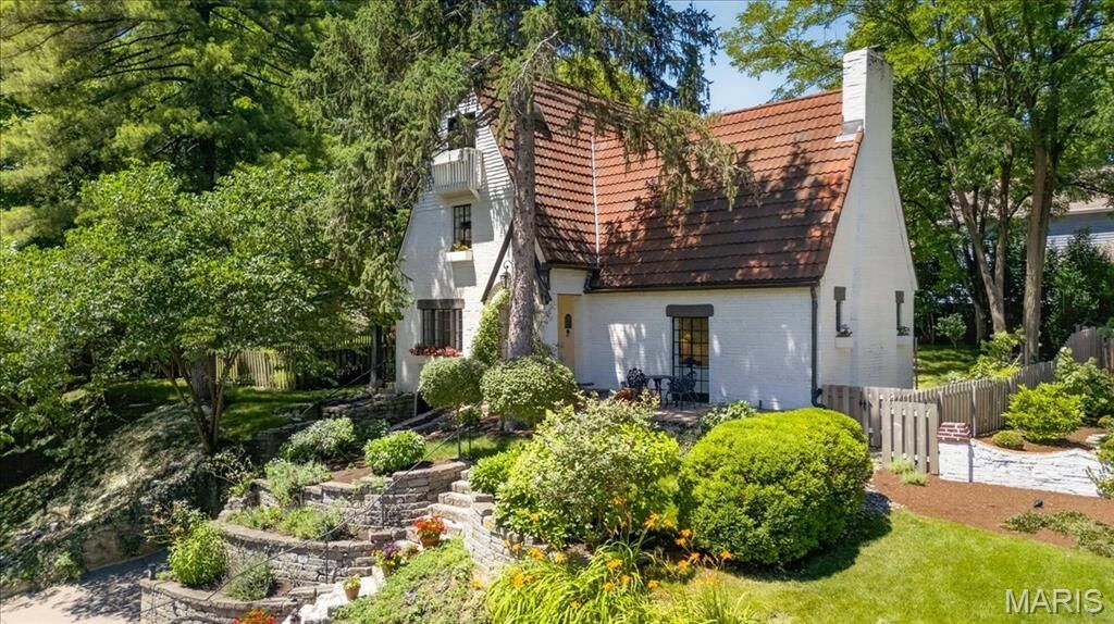 Property Photo: 149 Valley Road MO 63119