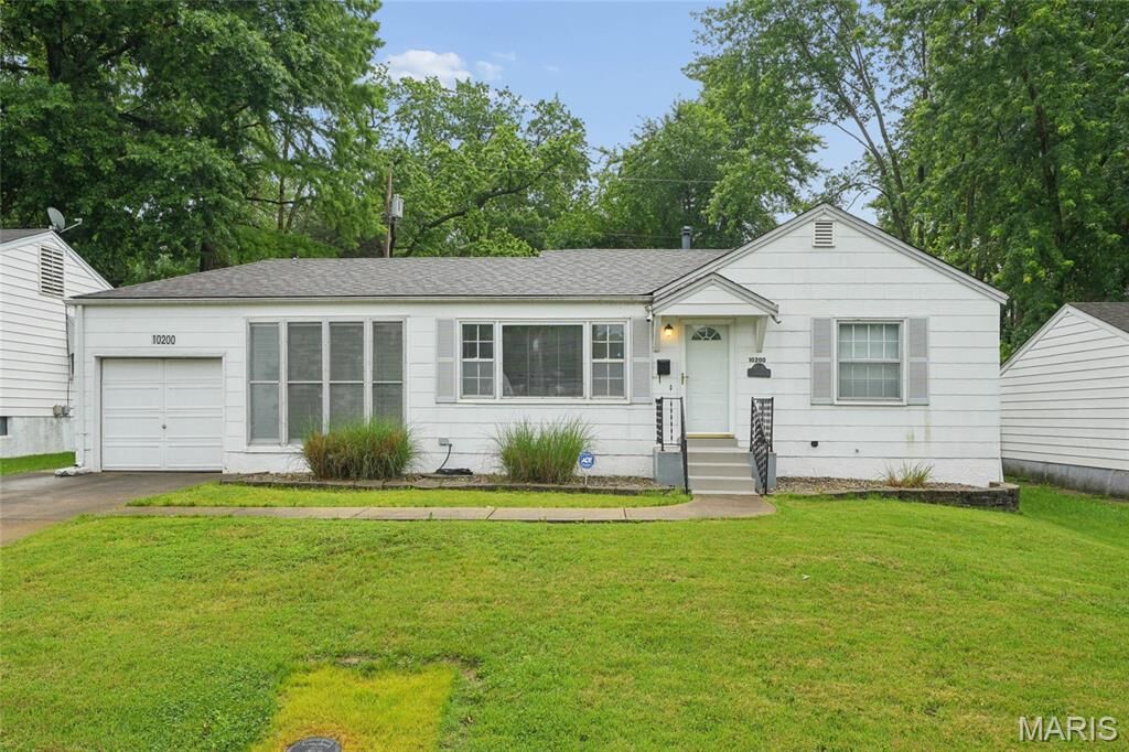 Property Photo:  10200 Coburg Lands Drive  MO 63137 