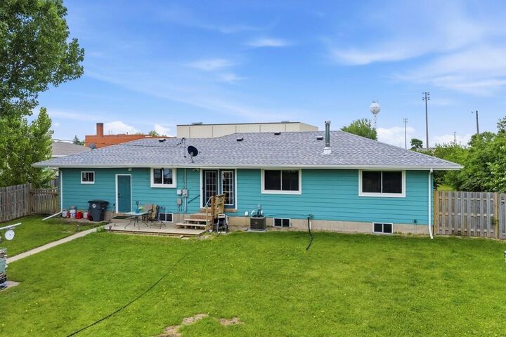 Property Photo:  112 Oakley Dr  ND 58740 