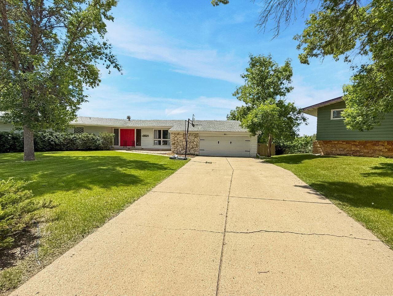 Property Photo:  2021 Ida Mae Ct  ND 58703-1619 