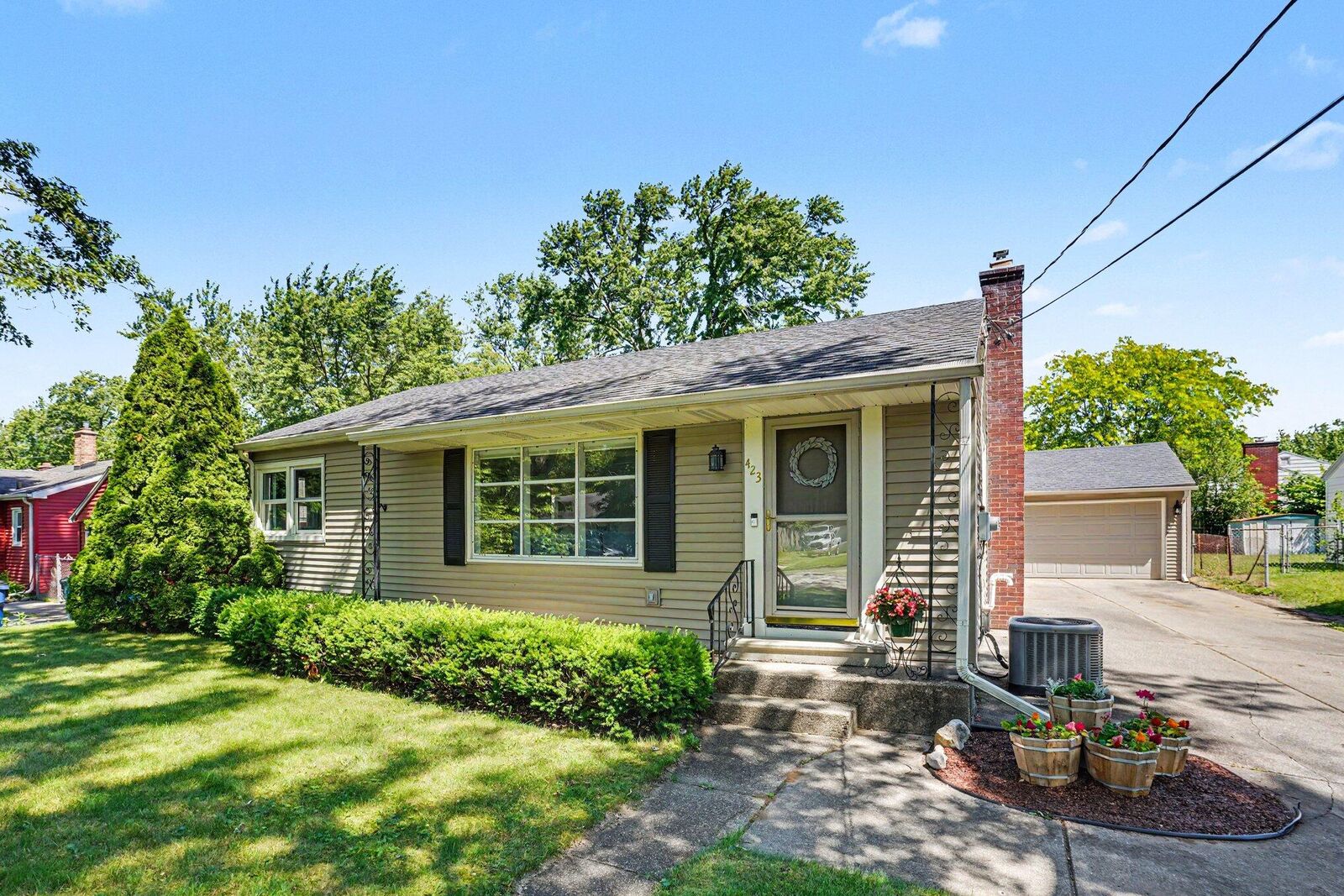 Property Photo:  423 E Glenguile Street  MI 49004 