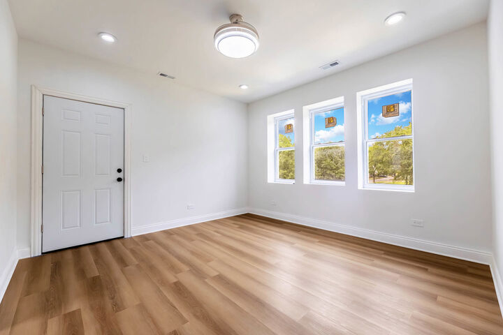 Property Photo: 5203 S Peoria Street IL 60609