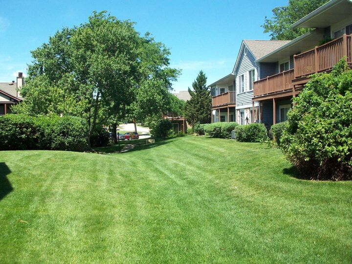 Property Photo: 367 Pembroke Lane 5 IL 60137