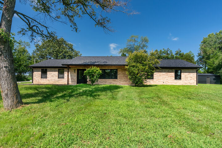 Property Photo:  956 Auburn Lane SE  IL 62939 
