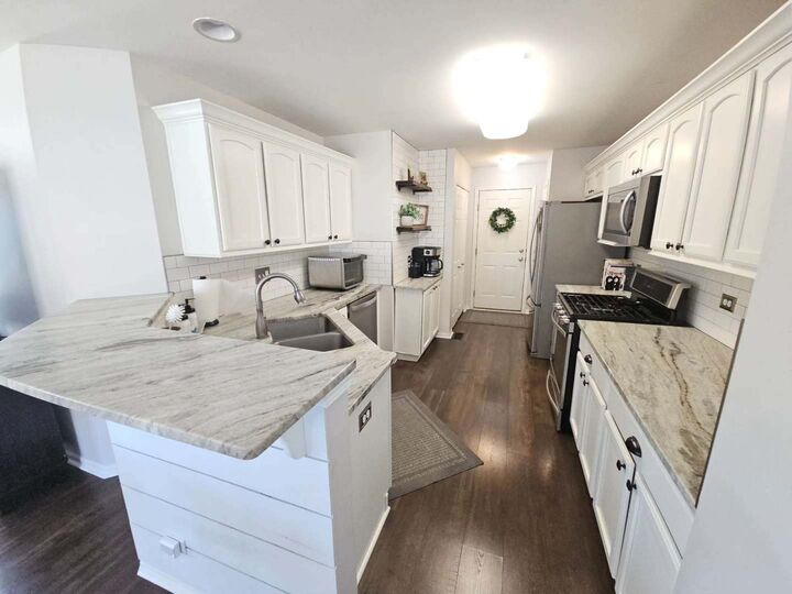 Property Photo:  668 Acadia Circle  IL 60014 