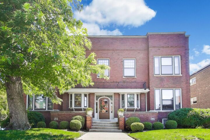 Property Photo:  240 S Marion Street 1N  IL 60302 