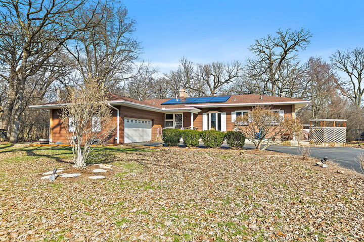 Property Photo: 435 Forest Trail IL 60523