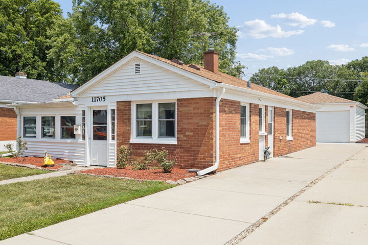 Property Photo:  11705 S Meadow Lane Drive  IL 60803 