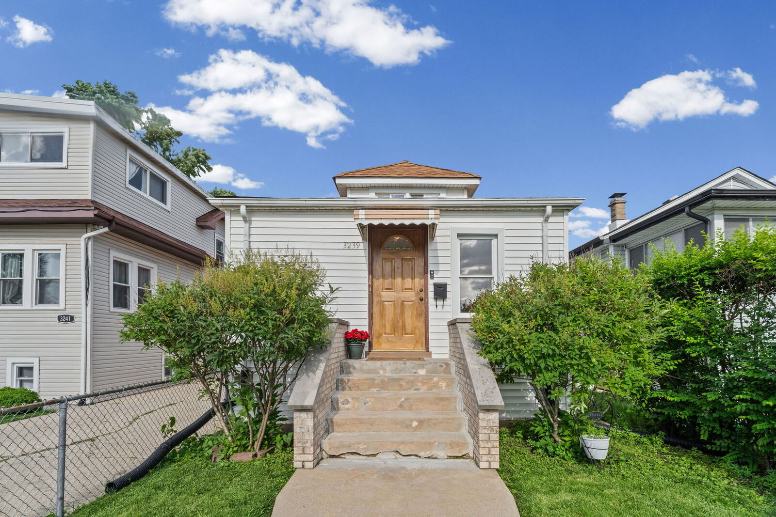 Property Photo: 3239 N Osceola Avenue IL 60634