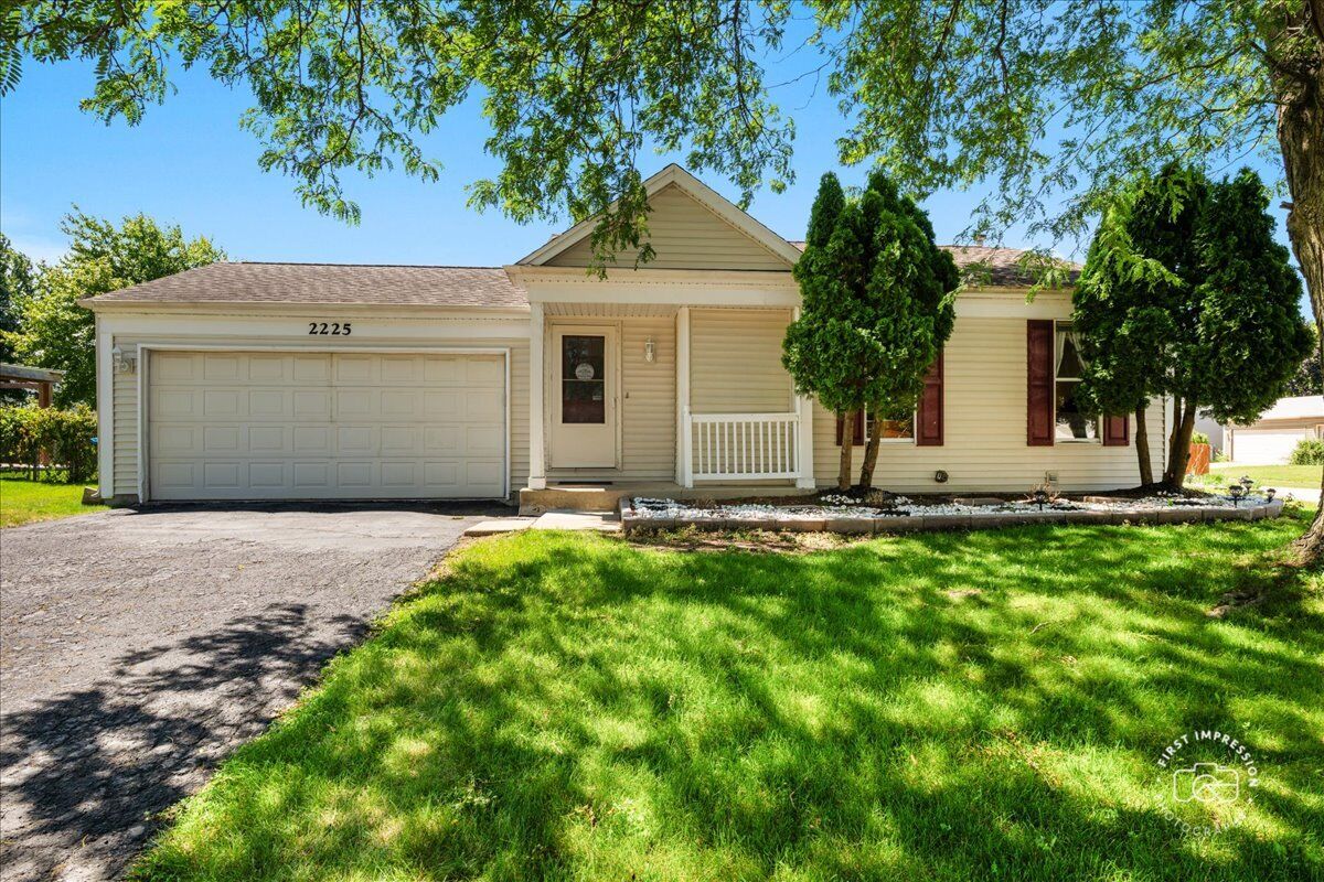 Property Photo:  2225 Highfield Lane  IL 60504 