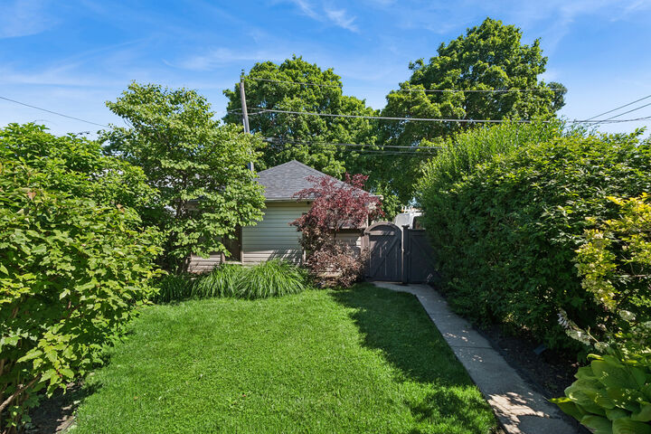 Property Photo: 6660 Albion Avenue IL 60714