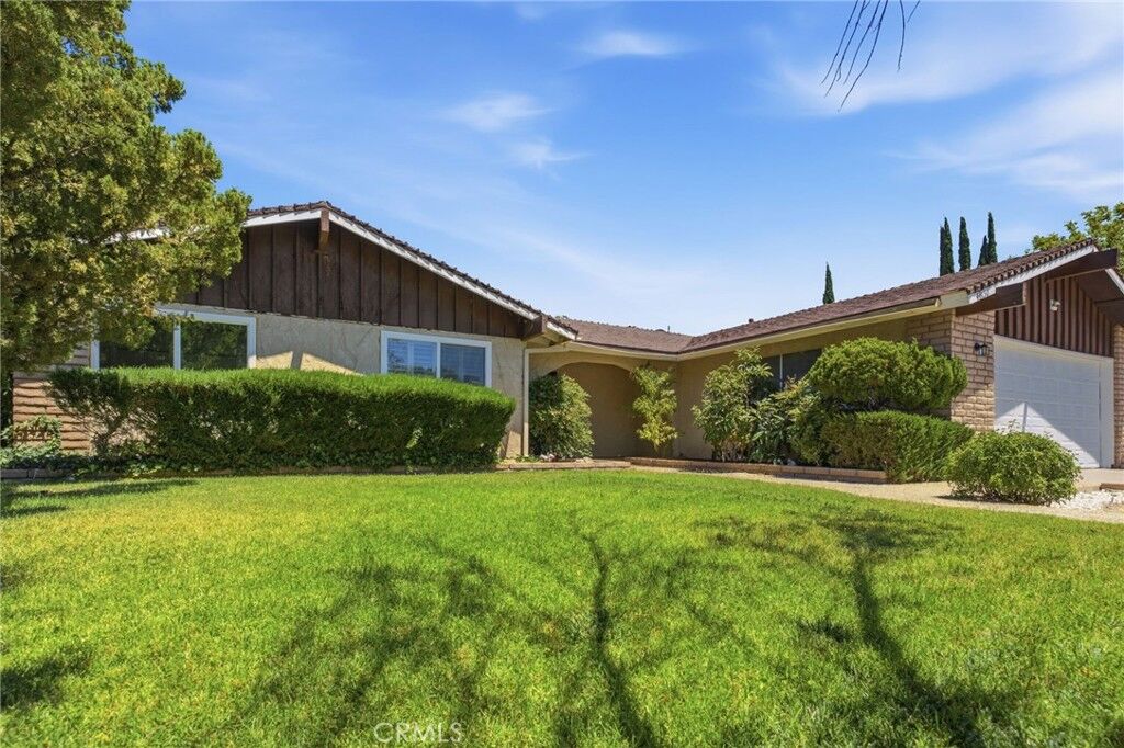 Property Photo:  44050 27th W  CA 93536 