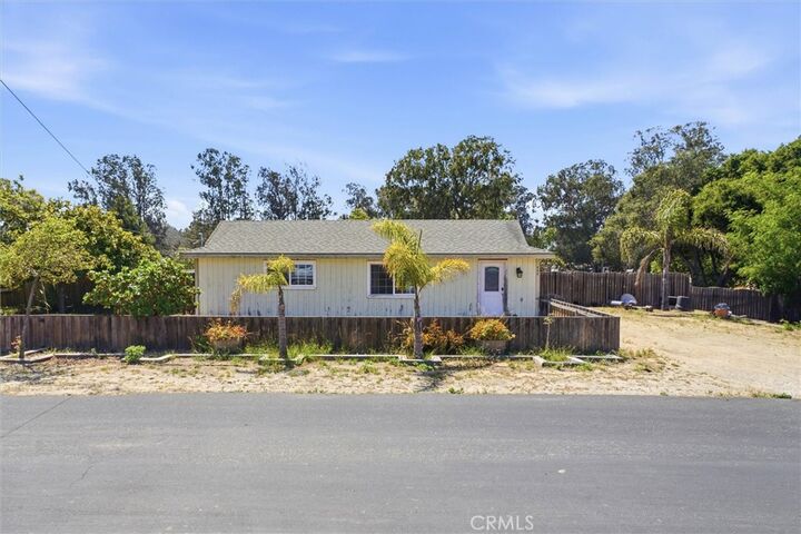 Property Photo: 750 Calle Bendita CA 93420