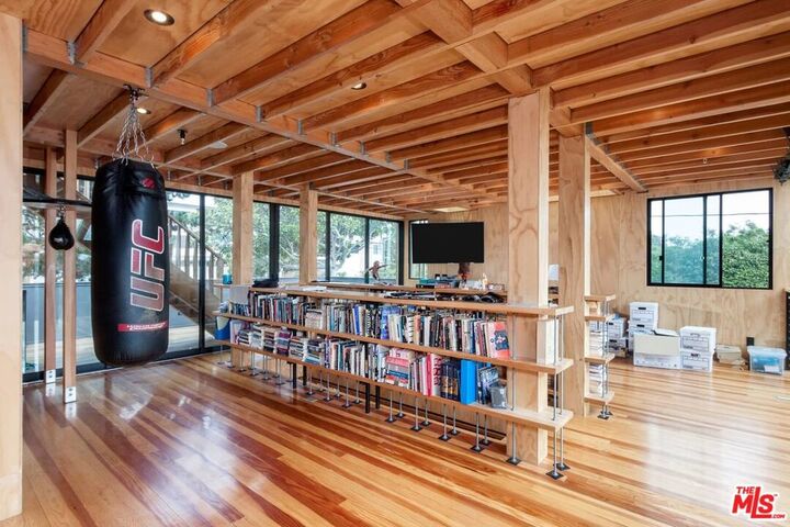Property Photo:  2460 Beverley Avenue  CA 90405 