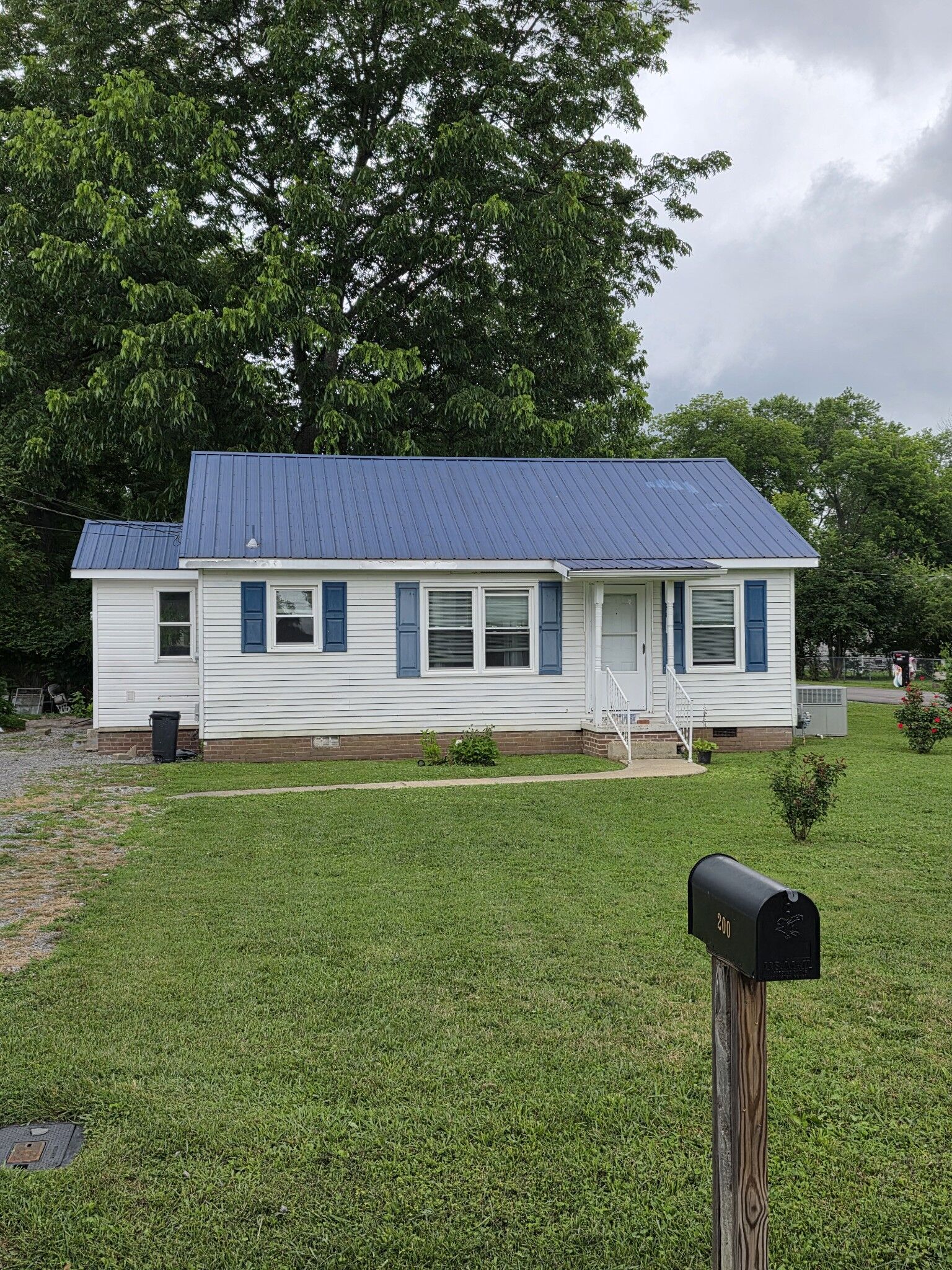 Property Photo:  200 Helen St  TN 37388 